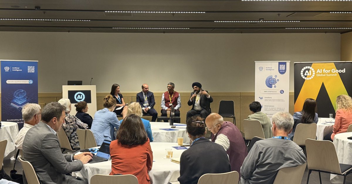 diplomirko's tweet image. #UNJSPF Chief Information Officer Dino Dell’Accio presenting the Fund’s digital identity solution as a scalable example of UN collaboration at #AIforGood Forum.