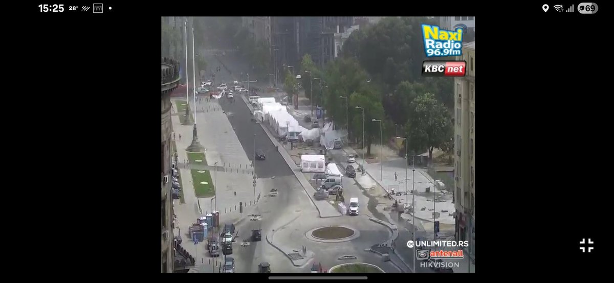 bogdan313's tweet image. Vetar podigao par šatora u ćacilendu