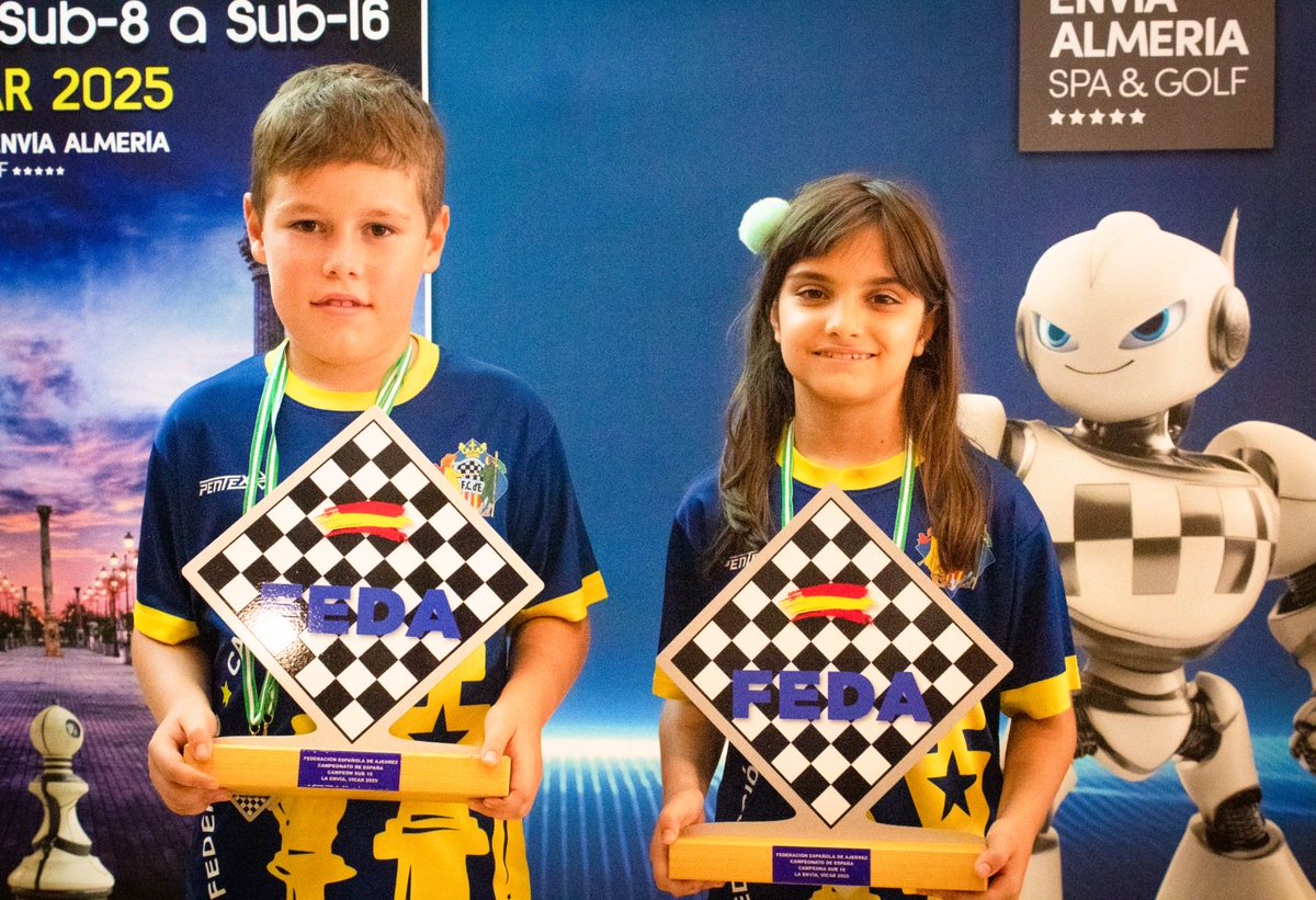 echaguen's tweet image. Los catalanes Marc Barceló y Laia Cid campeones de España sub 10 en Vícar (Almería). Marc fue además el primer sub 9. La almeriense Marina Lazaro fue segunda en chicas con los mismos puntos que Laia y además primera sub 9. Enhorabuena a todos ellos! ⁦@AjedrezEspanola⁩ ⁦