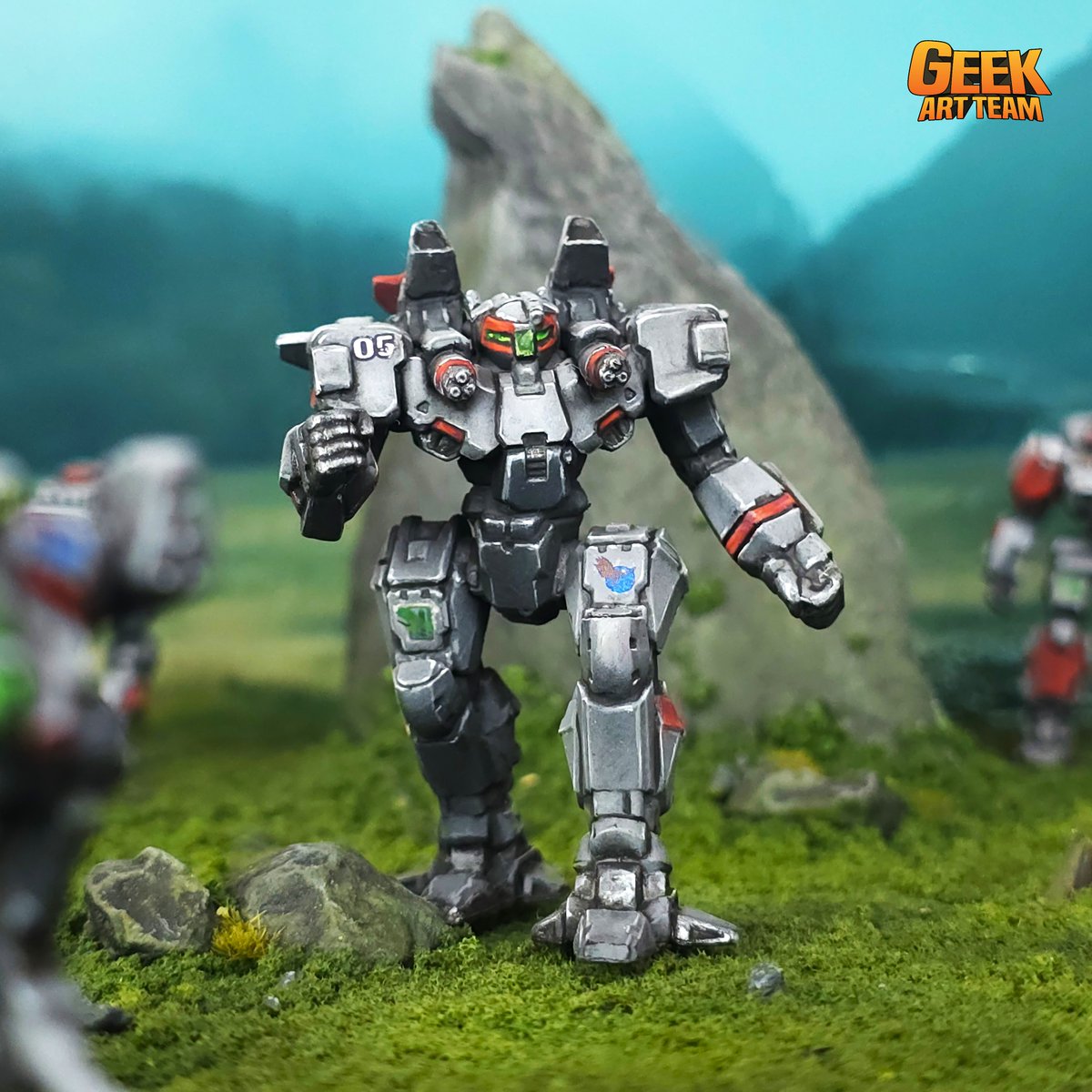 Kamykus1's tweet image. Phoenix Hawk IIC, Vau Galaxy of Clan Jade Falcon. Born from the classic Phoenix Hawk and reinvented into the 80-ton assault mech. No AI here, just diorama and a good backdrop :) #battletech #mechwarrior #miniaturepainting #WarGames #Mecha