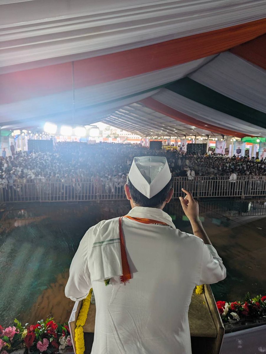 SachinPilot's tweet photo. Today in Raipur, I joined the state leadership in welcoming the Hon’ble Congress President @Kharge ji and AICC GSO @kcvenugopalmp ji. 

@Kharge ji reaffirmed @RahulGandhi ji’s commitment to protecting the Constitution and democratic values.

The public meeting sent a clear message — Congress stands united in this cause, and its leadership and workers will continue to hold the  government accountable for its decisions and actions. 

#किसान_जवान_संविधान_जनसभा
📍Chhattisgarh

@DeepakBaijINC @DrCharandas @bhupeshbaghel @TS_SinghDeo @INCChhattisgarh @INCIndia
