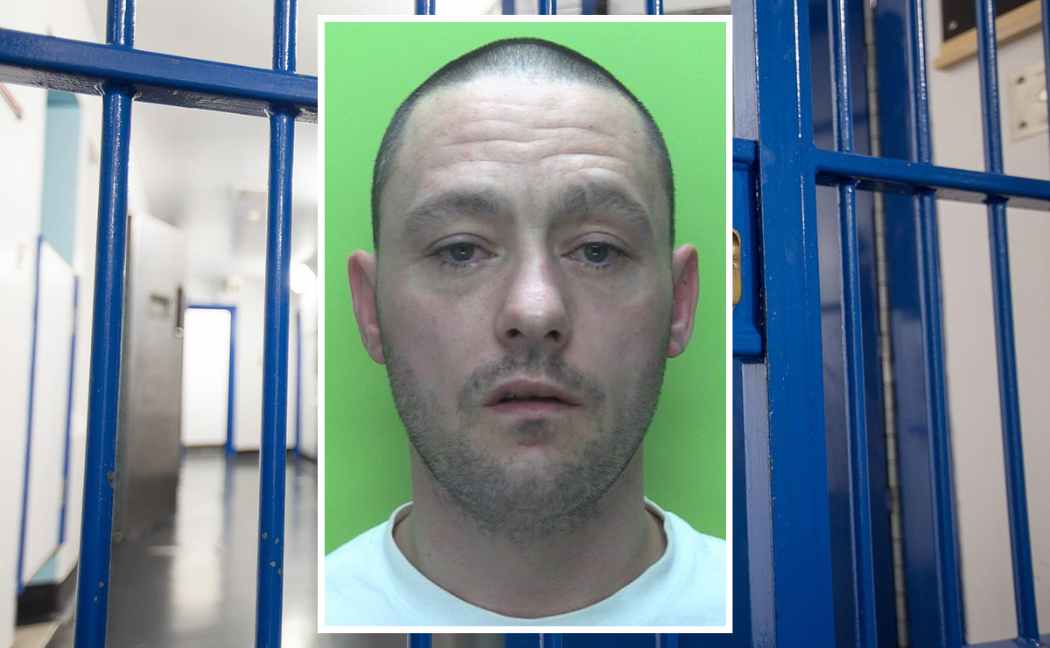 Notts_TV's tweet image. A burglar who left elderly victims feeling 'violated' by targeting homes with key safes has been jailed for more than six years.
🗒️Full story: nottstv.com/key-safe-burgl…