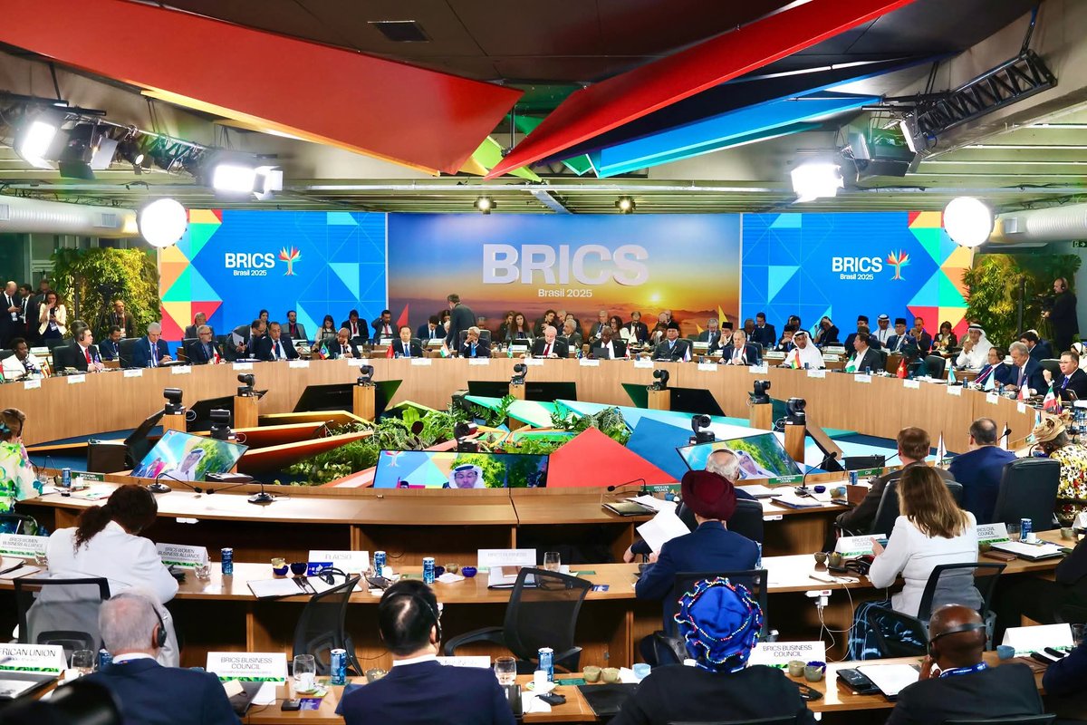 Dr. Roberto Morales Ojeda (@drrobertomojeda) on Twitter photo Primer secretario y presidente <a href="/DiazCanelB/">Miguel Díaz-Canel Bermúdez</a> en su discurso en XVII Cumbre de los #BRICS, condenó el bloqueo y las medidas coercitivas unilaterales, e insistió en el derecho que le asiste a cada país a desarrollar su sistema político, económico y social sin injerencias externas. Primer secretario y presidente <a href="/DiazCanelB/">Miguel Díaz-Canel Bermúdez</a> en su discurso en XVII Cumbre de los #BRICS, condenó el bloqueo y las medidas coercitivas unilaterales, e insistió en el derecho que le asiste a cada país a desarrollar su sistema político, económico y social sin injerencias externas.