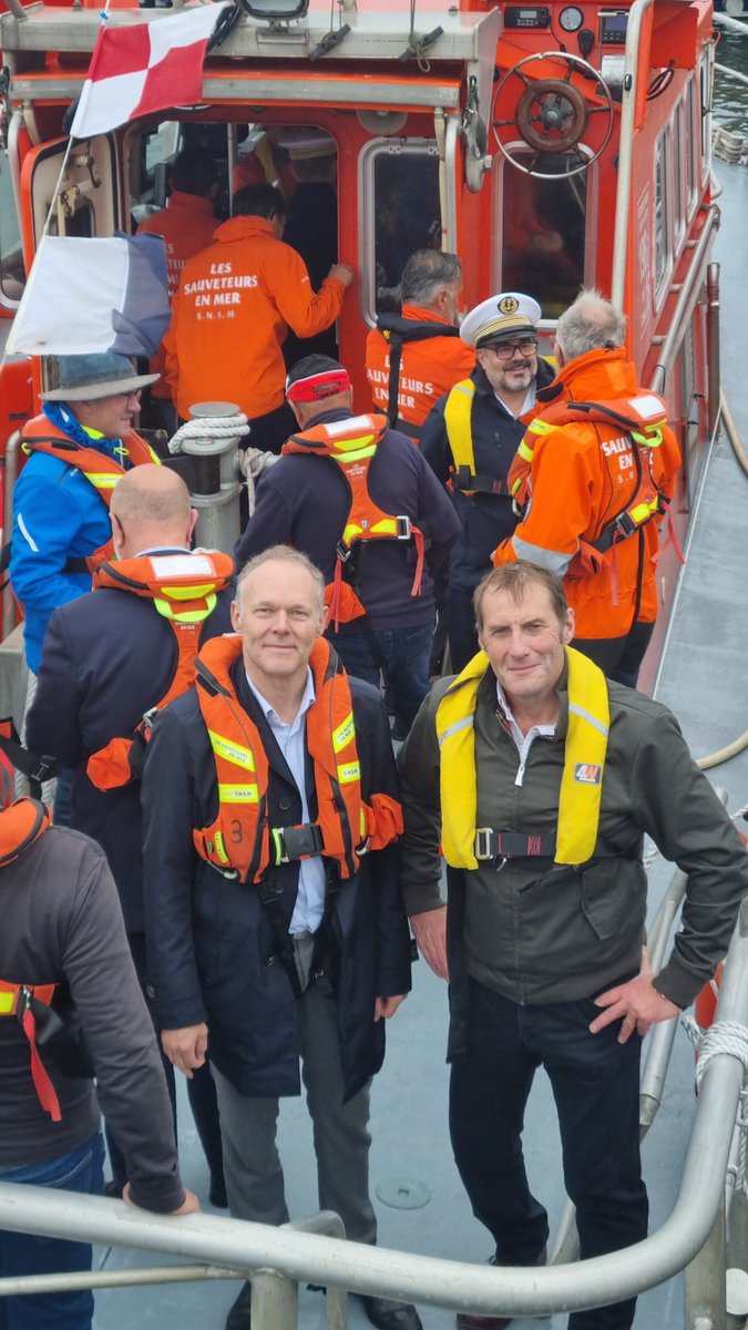EDF Flamanville (@edfflamanville) on Twitter photo « C’est un moment fort pour notre territoire : la bénédiction du Mona Rigollet II, nouveau fleuron de la station <a href="/SauveteursenMer/">SNSM</a> de Goury »,
David Le Hir et Grégory Heinfling, Directeurs de la centrale de Flamanville, ce samedi.
@EDFOfficiel <a href="/Herve_Morin/">Hervé Morin</a> <a href="/JeanMorin_CD50/">Jean Morin</a> « C’est un moment fort pour notre territoire : la bénédiction du Mona Rigollet II, nouveau fleuron de la station <a href="/SauveteursenMer/">SNSM</a> de Goury »,
David Le Hir et Grégory Heinfling, Directeurs de la centrale de Flamanville, ce samedi.
@EDFOfficiel <a href="/Herve_Morin/">Hervé Morin</a> <a href="/JeanMorin_CD50/">Jean Morin</a>