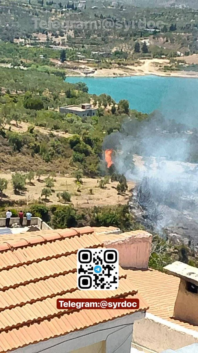 HanSyri's tweet image. Vehicle belonging to Ministries of "Defense and Interior" of Jolanis Terror Regime, was seen driving along the Al-Haffa Dam road #Syria #Latakia

It stopped briefly &amp;amp; several members got out &amp;amp; deliberately set fire to nearby woodlands before leaving the scene.

#SyriaIsBurning