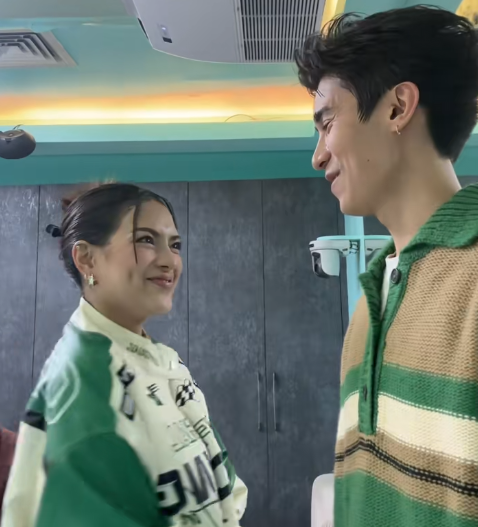 itscryptovale's tweet photo. LOOK AT THEIR SMILES THEY ARE SOOOO IN LOVE 😭 https://t.co/13lnLGwbb6