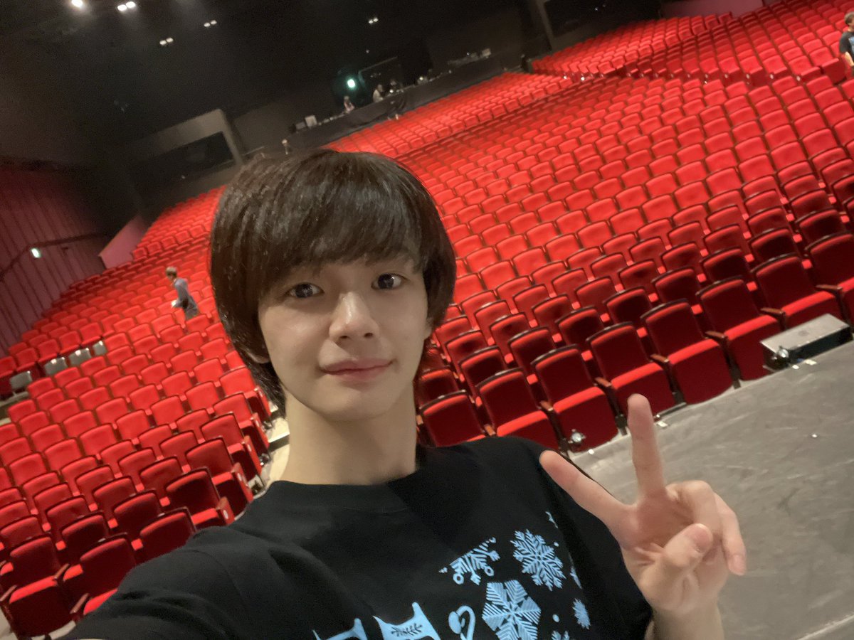haruk_i02's tweet image. ヘタミュ大阪公演終わってしまいましたね
WWホールの僕達から見てる景色を皆さんにお裾分けしますね!
こんなに座席があってこれに皆さんが座った時の景色はもう言葉では表せられないくらい素敵なんです😊
皆さんが足を運んでくださったお陰で素敵な景色を見れました
本当にありがとうございます😭