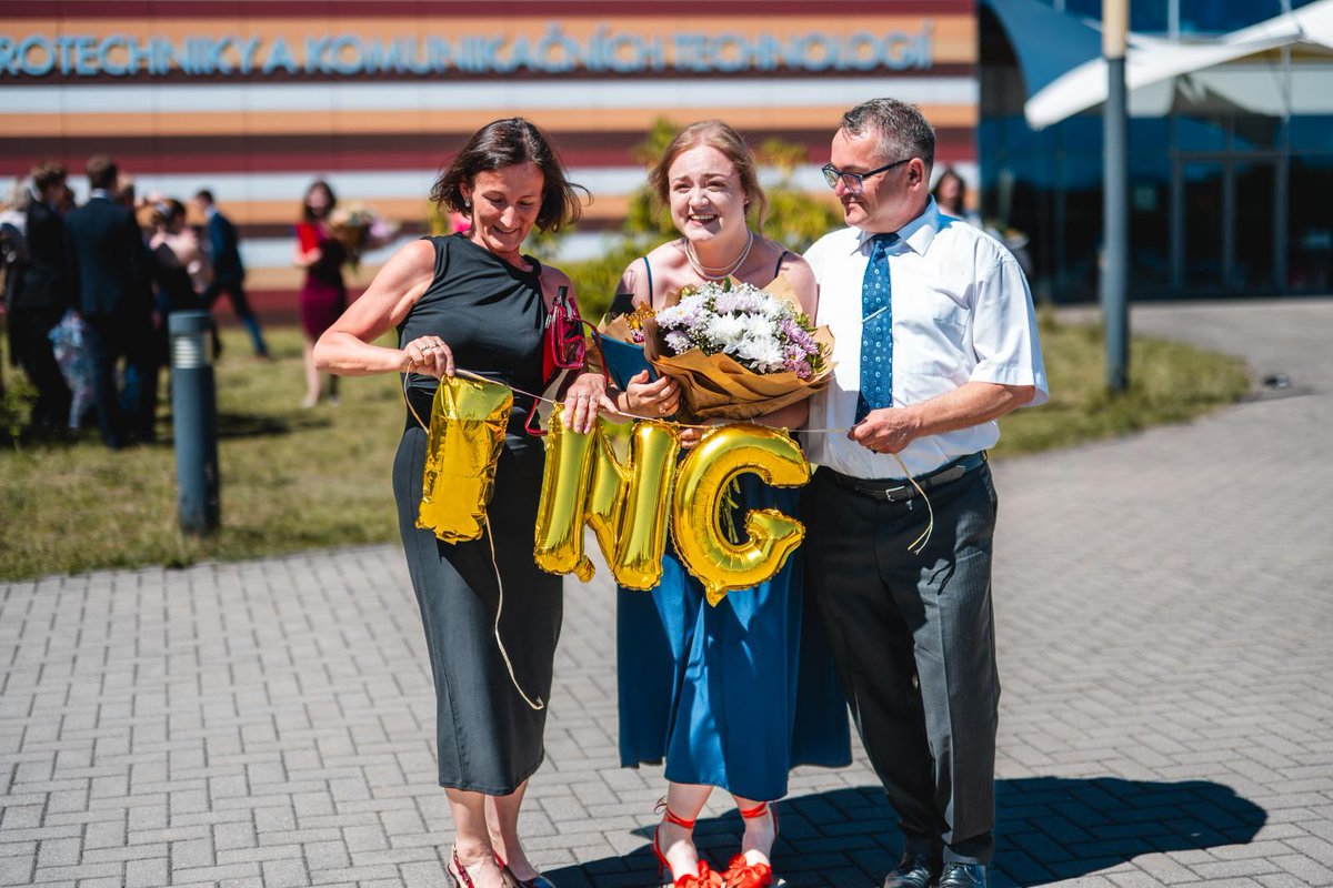 fekt_vut's tweet photo. 🎓 Promoce absolventů FEKT VUT jsou za námi!
Gratulujeme všem novým inženýrům a bakalářům!🧠
Hodně štěstí v dalším profesním i osobním životě!💙
#fekt #vut #promoce #absolventi #studujnafekt
https://t.co/gXlBMgw6yg https://t.co/f19Akg8z53