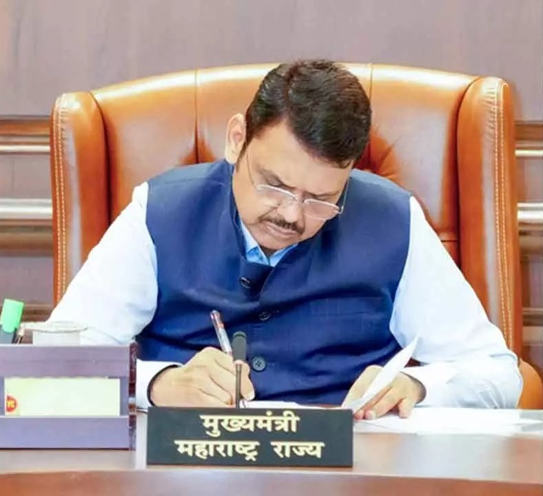 sambhajinagarm's tweet photo. #ChhatrapatiSambhajinagar: Maharashtra CM Orders Probe into Hotel Tender Process Involving Shiv Sena Minister's Son
• Maharashtra Chief Minister @Dev_Fadnavis has ordered a high-level inquiry into the tender process for the sale of Hotel #VITS in Chhatrapati Sambhajinagar. https://t.co/V0Da9FROOB