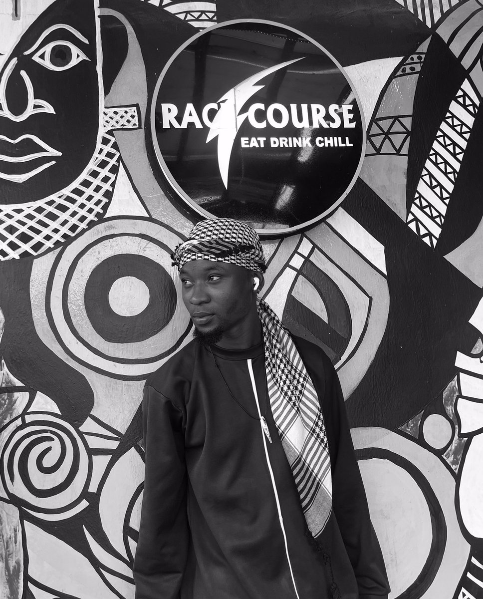 ComedyNdm's tweet image. Kiin tun show ojurê ,kê tun sô pe Iyawo yiin ni 😒 .okay motigbô 😂👋