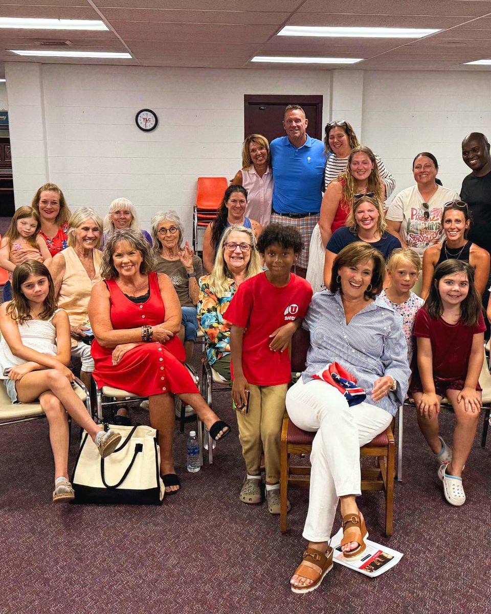 AnitaBMcBride's tweet image. Thank you @VicksburgMiLib and Gilbert & Ivy Bookstore for the warm July 4th welcome! I loved sharing 'First Ladies Make History' with the young readers & talking about how these women helped shape our nation—without a rulebook. #FirstLadiesMakeHistory #BookTour