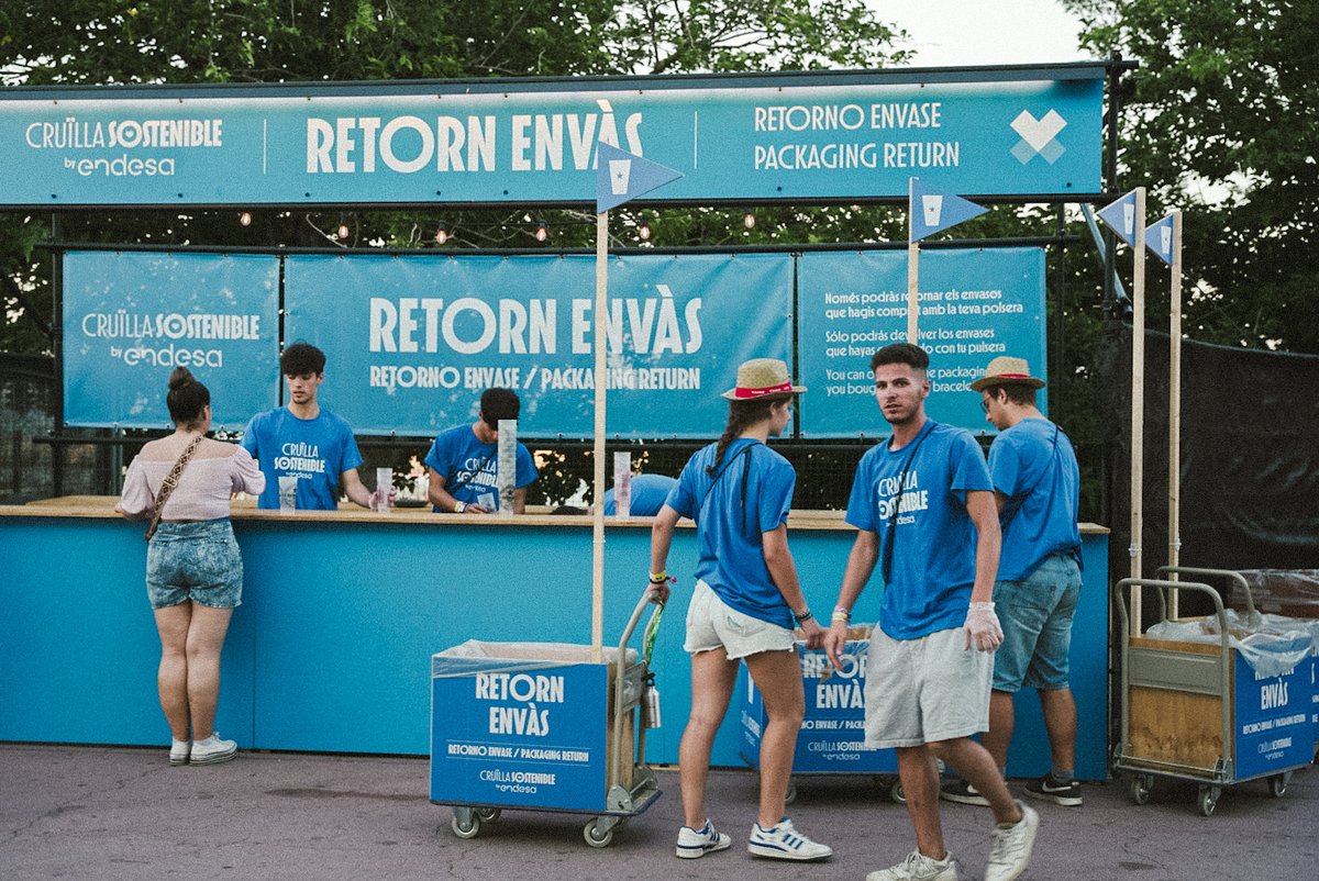 Endesa's tweet photo. Y esta semana también llevamos nuestra energía a @cruillabcn.

Un festival donde sostenibilidad, cultura y compromiso van de la mano.

Porque en Endesa apostamos por una forma de vivir la música que deja huella… pero no en el planeta 💙. https://t.co/Gn8t0TXf9M