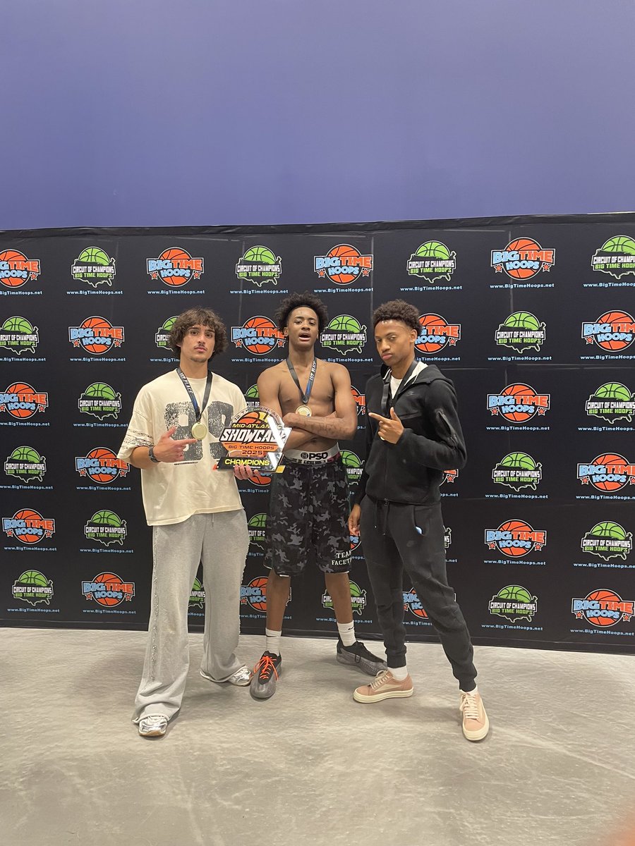 dazon_reid's tweet image. Great win yesterday with team FaceTime @bigtimehoops  #circuit of champions against #Rodwave #elite @IronPeakSE .