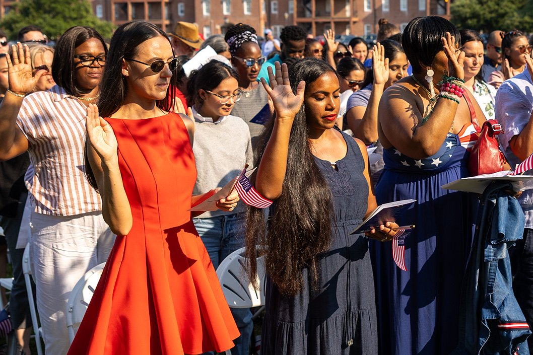 USCIS's tweet image. Congratulations to the 100 #NewCitizens, including 15 #ServiceMembers who took their Oath of Allegiance on America's Birthday in Fort Monroe, Va. @GovernorVA and @JasonMiyaresVA helped welcome these Virginians to the rights and responsibilities of citizenship under the fort's