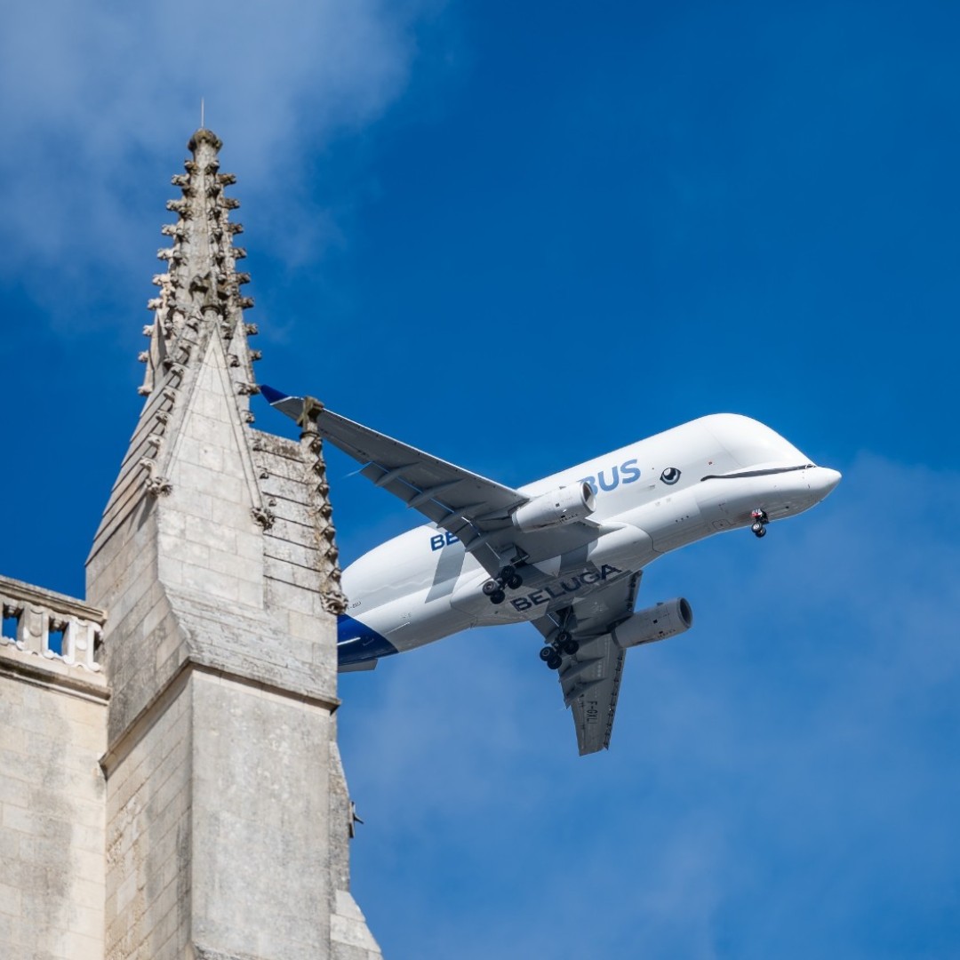 Airbus's tweet image. Our #BelugaXL playing peek-a-boo to kick off the week! 🐳👀 #MondayMotivation
📸 @ShyamVimalKumar