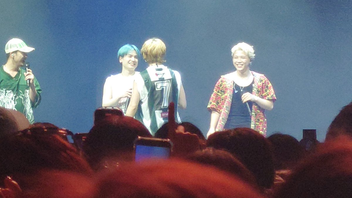 tacohatch8's tweet photo. 国も暑けりゃライブも熱かった

#BEFIRST_WORLDTOUR2025 
#シンガポール https://t.co/CAMYXhMbgN