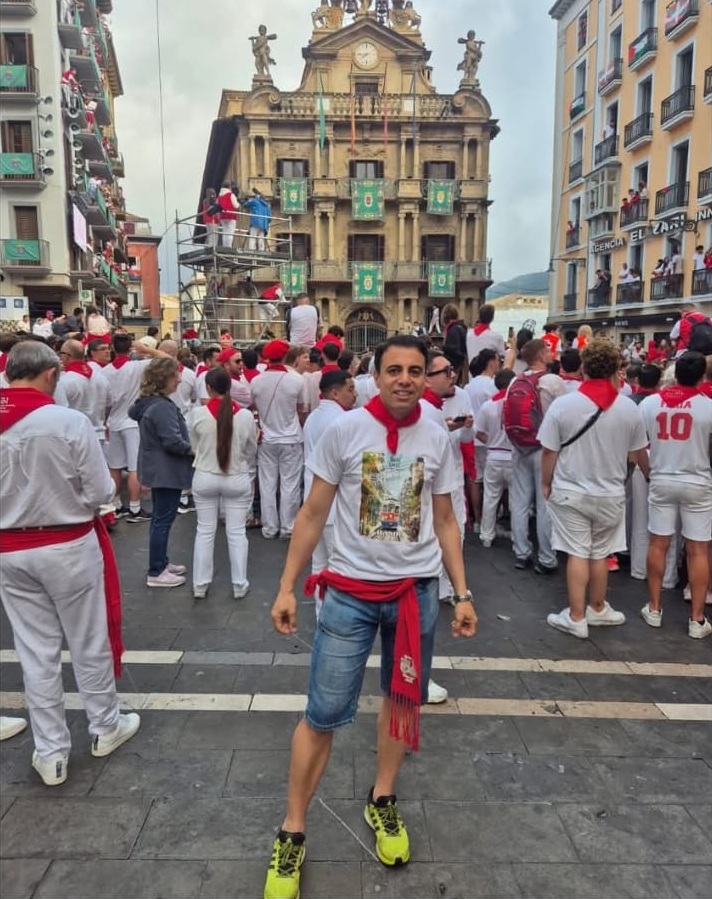 Allí donde haya carreras, siempre habrá un🟣. ¡Viva #SanFermín!