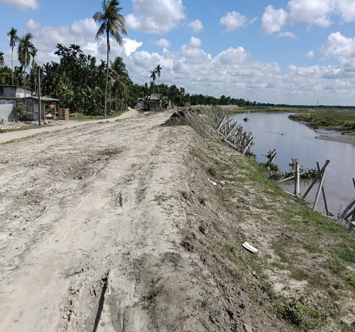 Towards a Flood-Resilient BTR: Protecting Lives and Livelihoods

In a major initiative to make the BTR region safer and more resilient to floods, two new embankments are being constructed along the Pagladia River in Tamulpur LAC. These projects, using advanced Geo Mega Tube