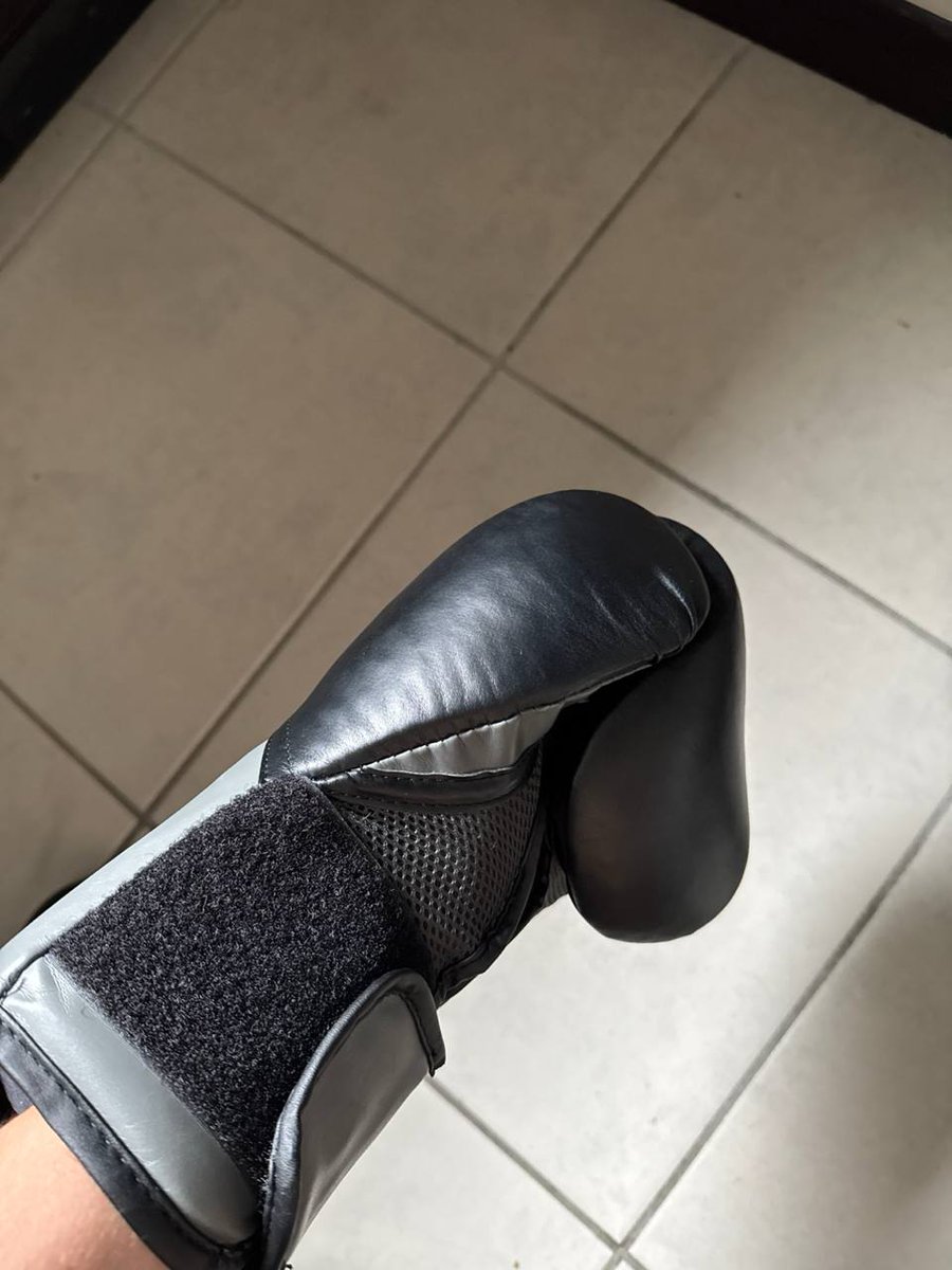 “Jab jab jab, right hook” is a popular social media strategy.

(Jab represents adding free value. Right hook represents making an ask.)

This works for a lot of people.

And it did for me as well.

But I found that "right hook, right hook, right hook" worked better.

I don’t send