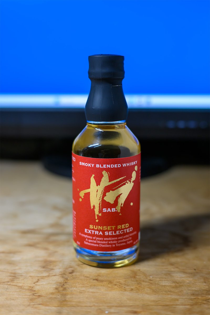 SAB. SUNSET RED

三郎丸蒸留所の新しいブレンデッドウイスキー
｢SAB.｣シリーズ
他にもSAB. NIGHT BLACK、SAB. OCEAN BLUE(今夏発売)
赤ラベル、黒ラベル、青ラベルという感じかな😅
たまたま寄ったやまやさんで発見し確保😁

200mmlは赤ラベルだけのようです😂