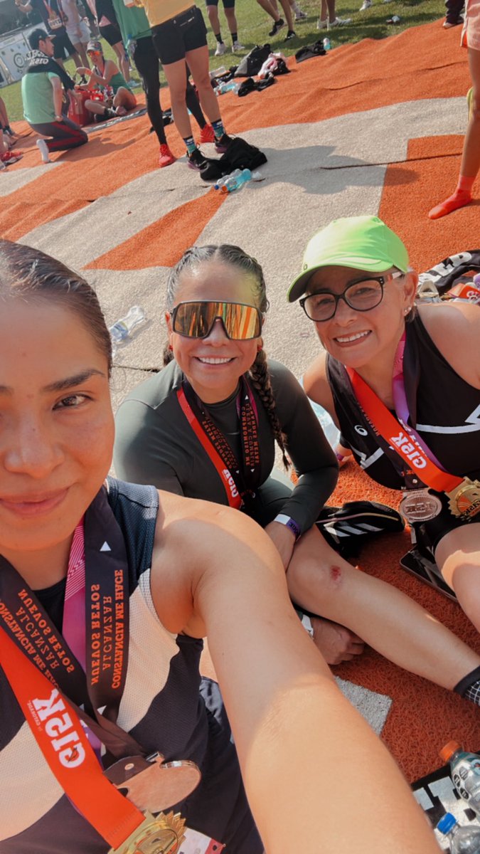 Gladis Aida Cuevas J (@glacue64) on Twitter photo #FelizLunes
Y buen inicio de semana!
Habemus medallas 🥉🥈
#medalmonday
Mi carrera favorita
@gatorade #15K y #45K
Se logró con todo💪
<a href="/asdeporte/">asdeporte</a>
<a href="/MeEncantaCorrer/">Me Encanta Correr</a>
<a href="/Comunirunners/">Comunirunners</a>
<a href="/CorroAMiPaso/">Corro A Mi Paso 🇲🇽</a>
<a href="/ManicomioRunner/">Manicomio Runner \m/ 🤪 \m/</a>
<a href="/logrartusmetas/">LograrTusMetas</a>
Saludos amigos! #FelizLunes
Y buen inicio de semana!
Habemus medallas 🥉🥈
#medalmonday
Mi carrera favorita
@gatorade #15K y #45K
Se logró con todo💪
<a href="/asdeporte/">asdeporte</a>
<a href="/MeEncantaCorrer/">Me Encanta Correr</a>
<a href="/Comunirunners/">Comunirunners</a>
<a href="/CorroAMiPaso/">Corro A Mi Paso 🇲🇽</a>
<a href="/ManicomioRunner/">Manicomio Runner \m/ 🤪 \m/</a>
<a href="/logrartusmetas/">LograrTusMetas</a>
Saludos amigos!