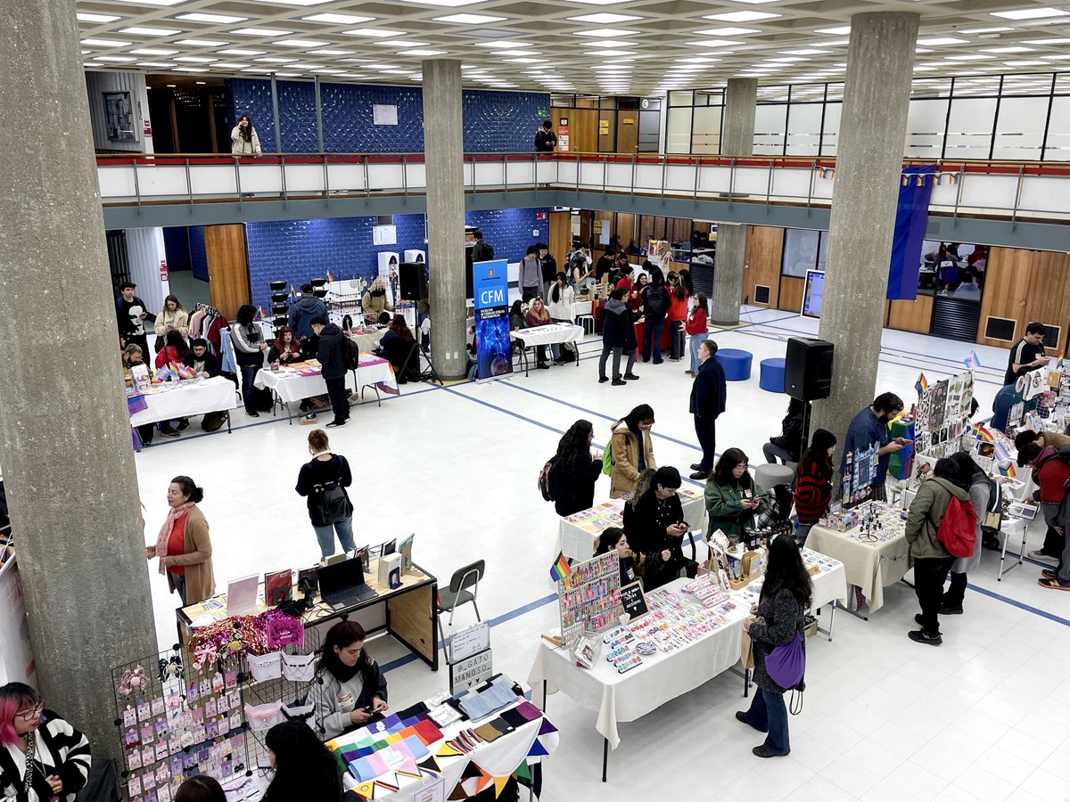 UdecBibliotecas's tweet image. #Noticias. Bibliotecas UdeC celebró Mes de la Diversidad con “Suavecita Pride”.
Una celebración del orgullo y la diversidad se vivió en la #BibliotecaCentral, con la presentación de libros, baile y música🪩🎶.
Más info👉tinyurl.com/ynb3qmqy