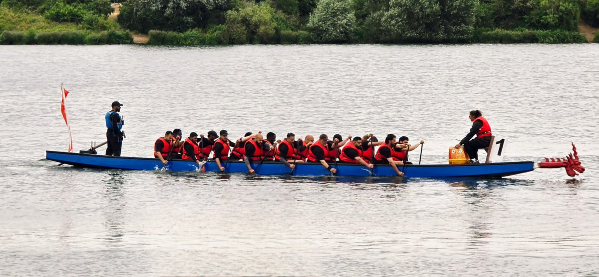 CSMLondonFC's tweet image. 👥 @mullahcorner swapped badges this weekend to take part in @irfan_shah100 @Frenford_Clubs team at @AlNoorLegacy Dragon Boat Race!
🔦 So important to put the spotlight on partnerships where 2 community serving charities can come support vulnerable local people ❤️