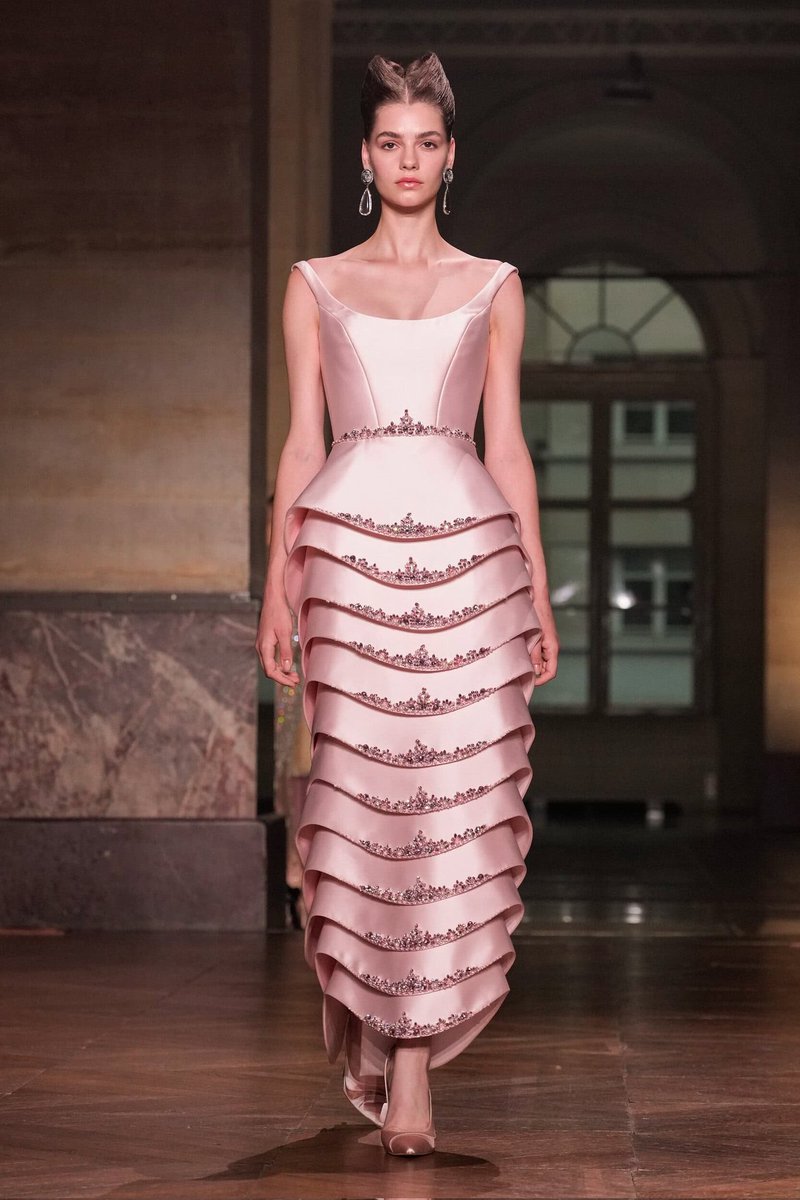 izzah_vl's tweet image. i somehow see a lot of techniques and silhouettes in this collection inspired by daniel&apos;s schiaparelli, but they&apos;re all stunning dresses regardless