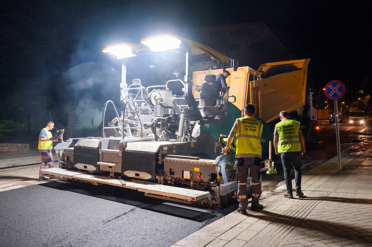 Sizler için gece gündüz demeden çalışıyoruz! 🚧

Mustafa Kemal Atatürk Caddesi–Porsuk Bulvarı–Ahmet Kanatlı Caddesi kesişiminde asfalt yama çalışması gerçekleştiriyoruz.

➡️ 7 Temmuz 22.00 ile 8 Temmuz 08.00 saatleri arasında ilgili kavşak ile Basın Şehitleri Caddesi’nin Ahmet