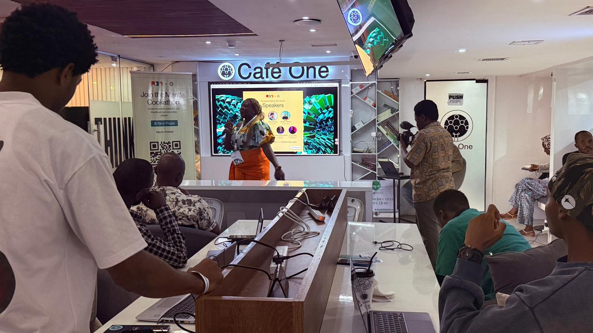 Over the weekend, I hosted the <a href="/Mantle_Official/">Mantle</a> Developer Meetup event in Lagos with <a href="/web3afrika/">Web3 Afrika | web3afrika.eth</a> and I was reminded that hosting isn't just about a mic and a stage.

It’s about connection. Here’s what I learned 🧵