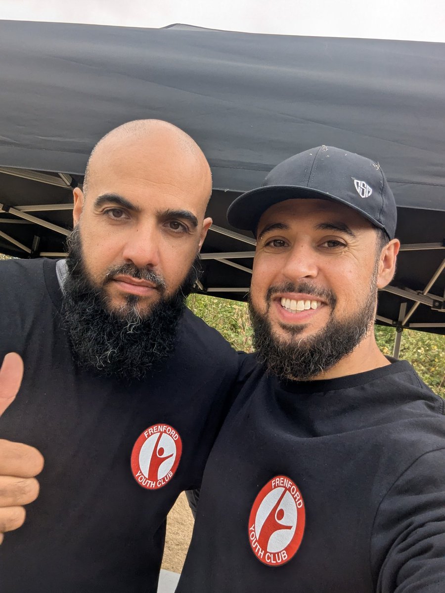 CSMLondonFC's tweet image. 👥 @mullahcorner swapped badges this weekend to take part in @irfan_shah100 @Frenford_Clubs team at @AlNoorLegacy Dragon Boat Race!
🔦 So important to put the spotlight on partnerships where 2 community serving charities can come support vulnerable local people ❤️