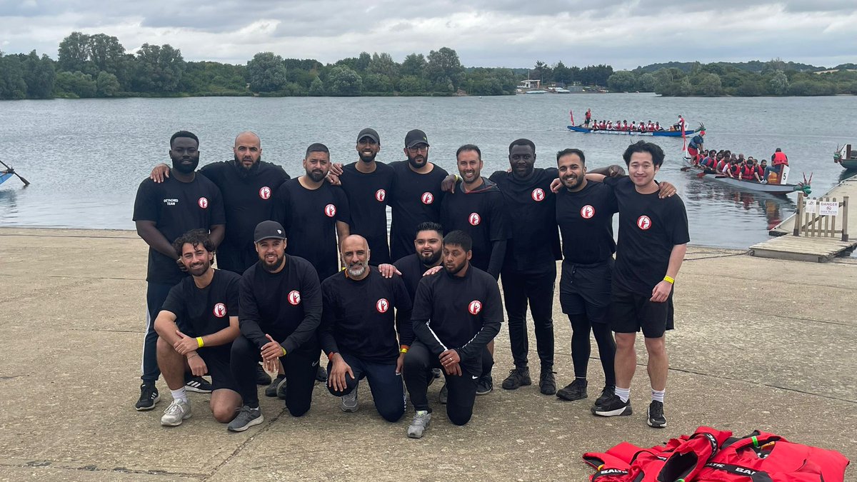 CSMLondonFC's tweet image. 👥 @mullahcorner swapped badges this weekend to take part in @irfan_shah100 @Frenford_Clubs team at @AlNoorLegacy Dragon Boat Race!
🔦 So important to put the spotlight on partnerships where 2 community serving charities can come support vulnerable local people ❤️