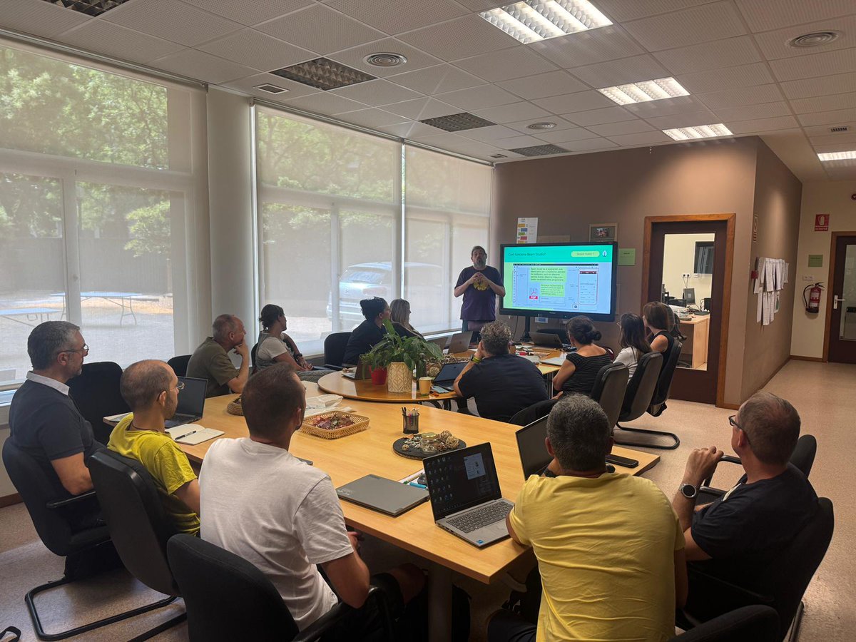 🔧 Iniciem el curs de formació de formadors #maker al <a href="/cesirecat/">CESIRE</a>!
Més de 50 docents es formen per esdevenir formadores en fabricació digital i cultura maker al territori.
Acció, procés creatiu, compartir i relacions que fan xarxa! 💡🤝🛠️
#makereducació #xarxafaig <a href="/educaciocat/">Educació</a>