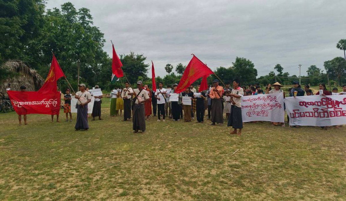 Lilia_Kim212's tweet image. Student Unions and residents from #Budalin Twp, #Sagaing Region, joined demonstration to oppose the #MilitaryDictatorship on Jul7.
 
#WarCrimesOfJunta     
#2025Jul7Coup           
#WhatsHappeningInMyanmar