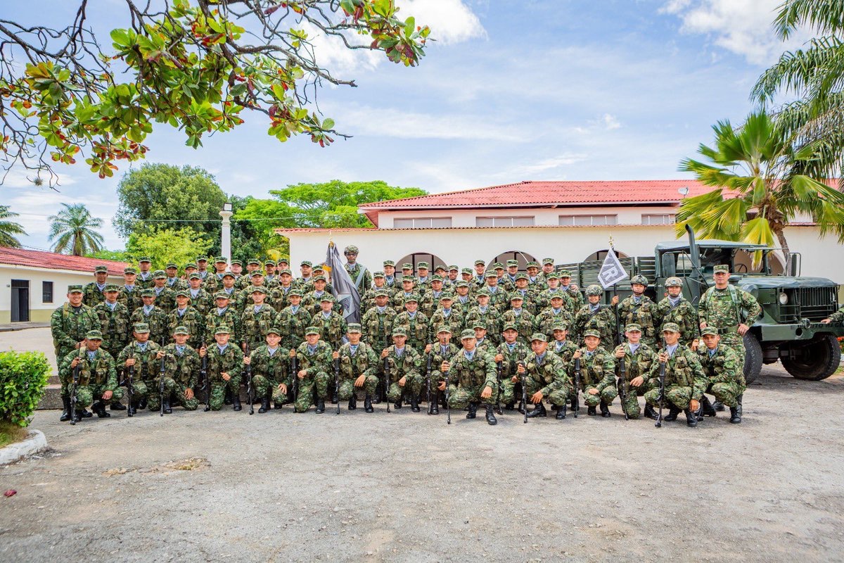 Ejército Nacional de Colombia (@col_ejercito) on Twitter photo #EnImagenes | Así fue la entrega de armas a los soldados que prestan su servicio militar en los batallones de la #NovenaBrigada de <a href="/Ejercito_Div5/">Quinta División del Ejército Nacional</a> en Neiva, #Huila, los cuales están comprometidos con la seguridad y tranquilidad de este departamento.
#FeEnLaCausa #EnImagenes | Así fue la entrega de armas a los soldados que prestan su servicio militar en los batallones de la #NovenaBrigada de <a href="/Ejercito_Div5/">Quinta División del Ejército Nacional</a> en Neiva, #Huila, los cuales están comprometidos con la seguridad y tranquilidad de este departamento.
#FeEnLaCausa