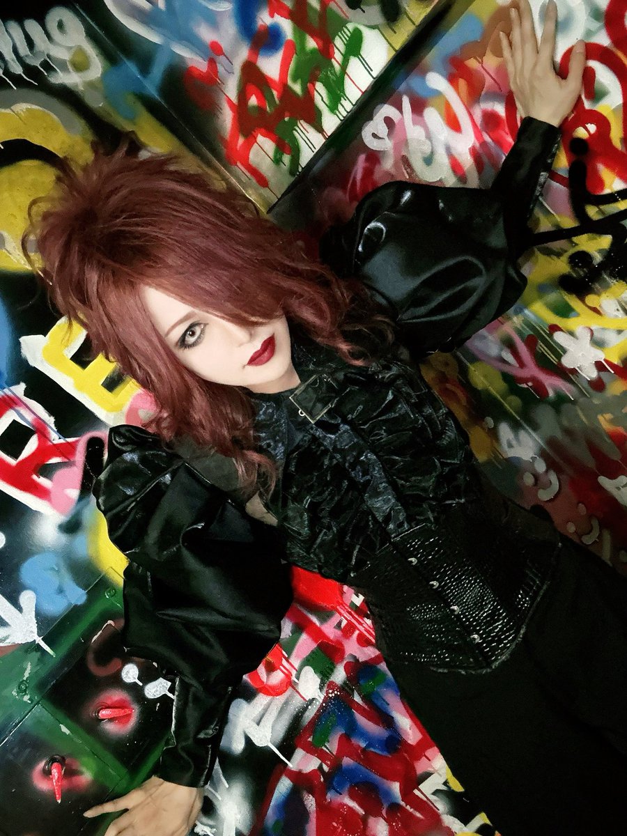 Majyu_Lee's tweet photo. Thanks HOLIDAY NEXT NAGOYA!! There were a lot of troubles on the stage. But my new outfit is absolutely cool!! What do you think about that? I can't wait to play the show at Shinsaibashi CLAPPER tomorrow!! https://t.co/VyiGCuSpmp