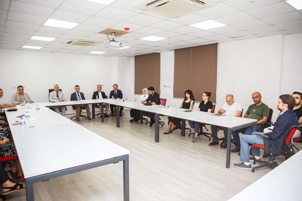 menderesedutr's tweet photo. Rektörümüz Prof. Dr. Bülent Kent, İletişim Fakültesini Ziyaret Etti

Üniversitemiz Rektörü Prof. Dr. Bülent Kent, İletişim Fakültesi Dekanlığı görevine atanan Prof. Dr. Mustafa Yılmaz’a hayırlı olsun ziyaretinde bulundu.

Haberin ayrıntıları: https://t.co/cpWTS1xilR https://t.co/8KnwntkG7y