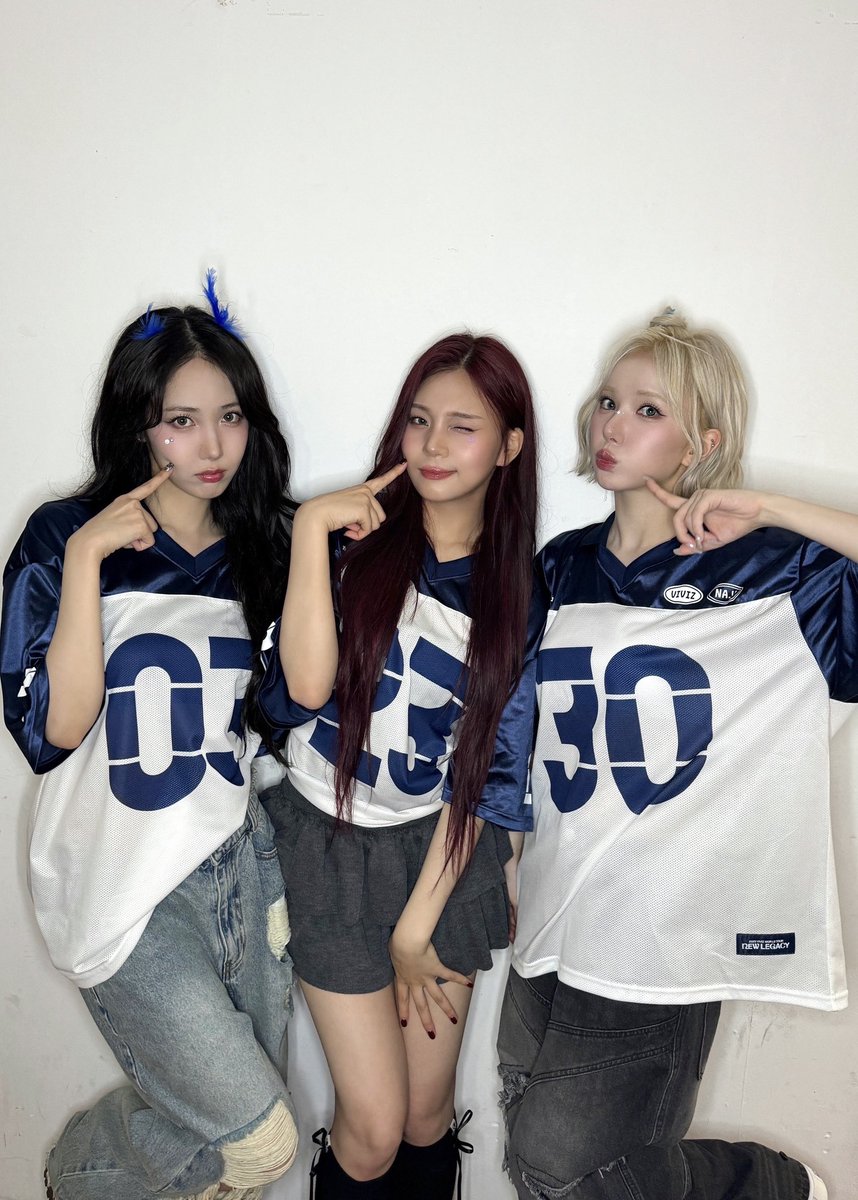 Celebrate #VIVIZ Comeback day with drop the hashtag ‼️

LA LA LOVE ME D-DAY
#VIVIZ_Comeback_Day
#장면으로피어나는비비지
<a href="/VIVIZ_official/">VIVIZ</a>