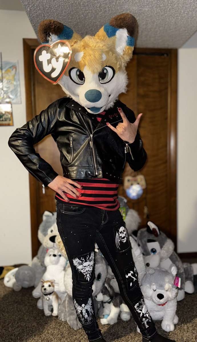 Punky biker kinda night

Only thing missing is my Lucile Bat 😊