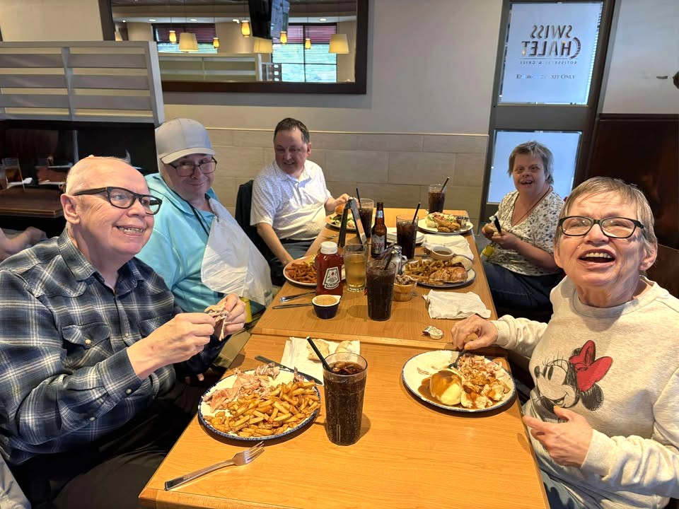 CLHamilton_'s tweet image. Dinner and bowling = the perfect night out! 🎳 

#HelpingBuildGreatLives #InclusionMatters #DevelopmentalDisabilities #DisabilityInclusion