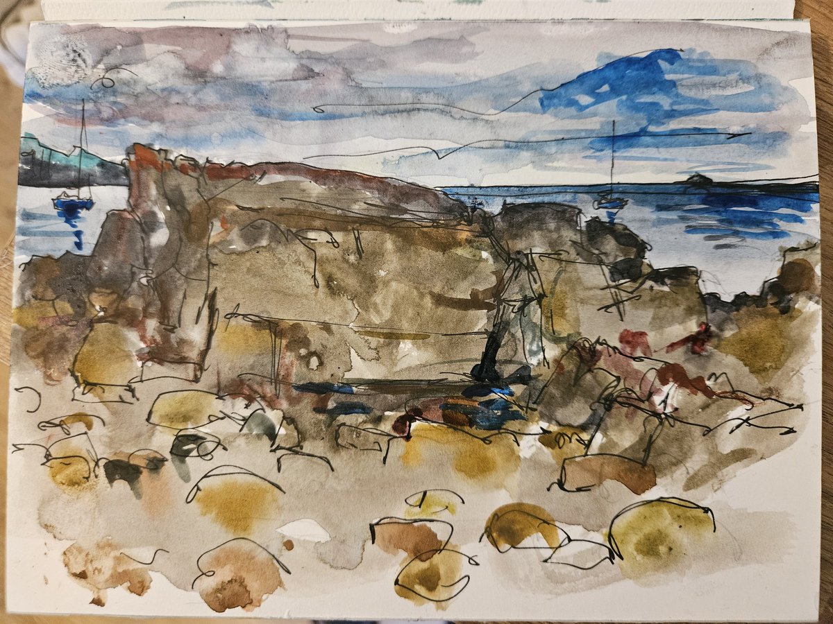 In the spirit of Cumbrae painting and drawing ootside.(sorry Les), I popped out to look at this big boulder at low tide. It's quite a character. I hope the small sketch justified the IPA I had at Fraser's later.