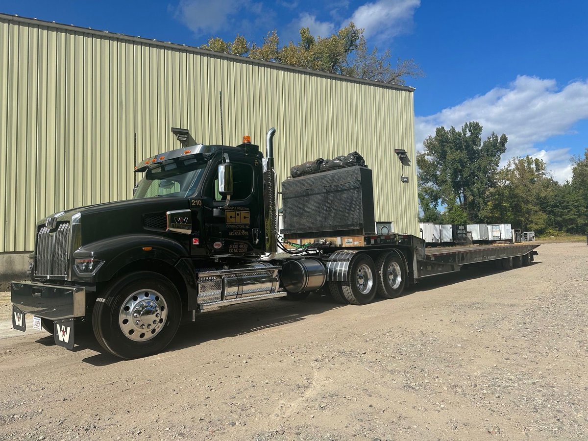 WeKnowTrucks's tweet image. Another new customer truck delivered -- @WstrnStarTrucks #49X out of ATG Westfield for @Chicopeecic.

Built tough and ready to roll.
#WesternStar #49X #ATGWestfield #HeavyDuty
