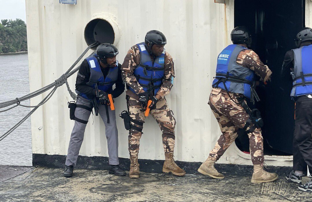 GhadaFathiWaly's tweet image. The Gulf of Guinea faces serious threats from piracy, trafficking & maritime crime.
With EU support, @UNODC trained 36 officers from Benin, Cameroon & Nigeria to secure their waters & protect their communities.
A safer Gulf is a step towards a more secure & prosperous Africa.
