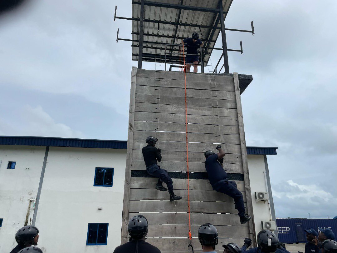 GhadaFathiWaly's tweet image. The Gulf of Guinea faces serious threats from piracy, trafficking & maritime crime.
With EU support, @UNODC trained 36 officers from Benin, Cameroon & Nigeria to secure their waters & protect their communities.
A safer Gulf is a step towards a more secure & prosperous Africa.