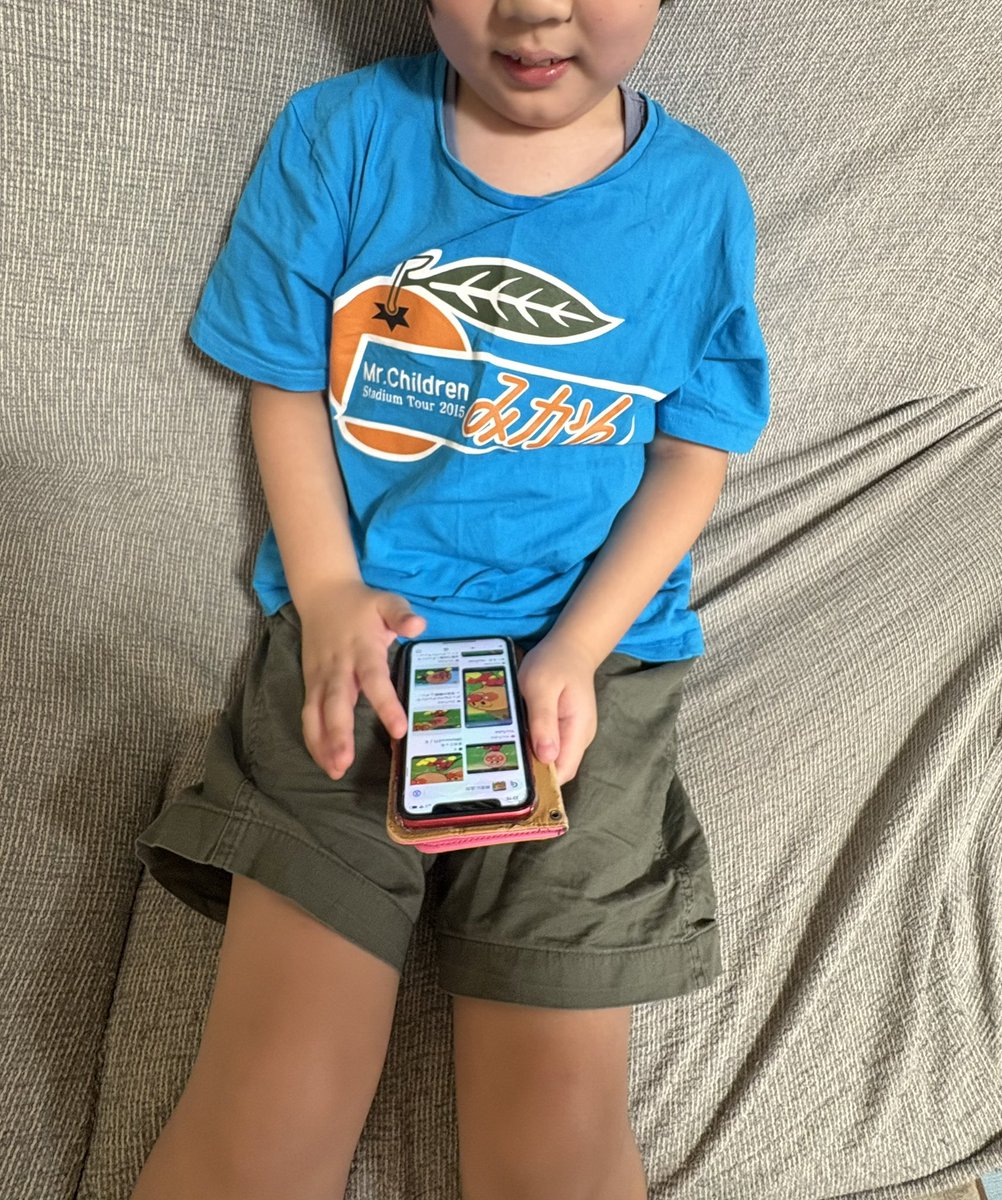 magurosaurus's tweet photo. 可愛いなーっと見てたら…それワシのミスチルTシャツやないかい！
…って、未完ツアーって10年前かい！そんなになる？！まだまだ未完聴いてブチ上がってますけど！
#ミスチルTシャツ
#未完
#Tour2015未完 https://t.co/rMeCour8Zk