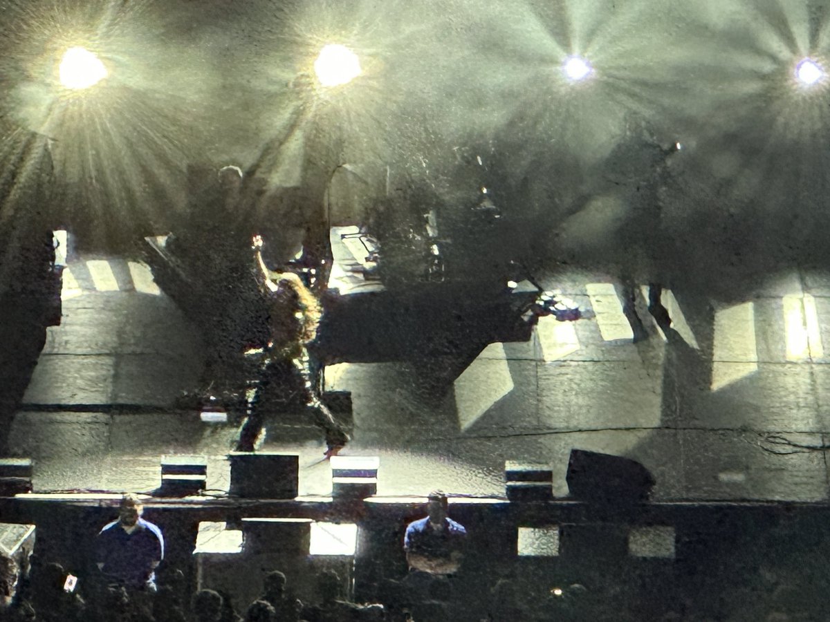 nicola_shelley2's tweet image. Had a fab time at the @OVOHydro in Glasgow at the weekend. Finally saw @Alanis in concert after 30 years of loving her music.