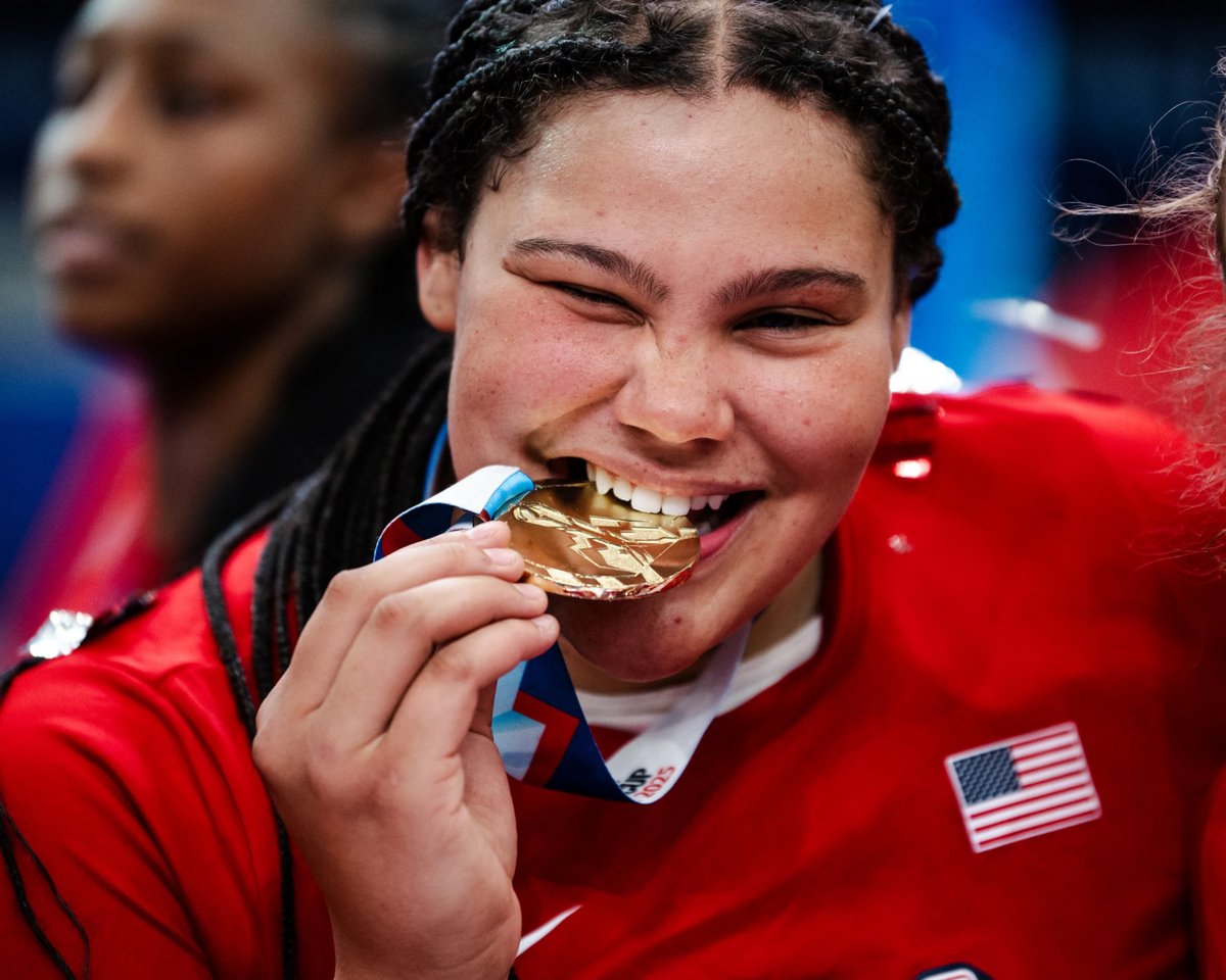 USA Basketball (@usabasketball) on Twitter photo Red, White, Blue & Gold. 🇺🇸🥇
#AmeriCupW Red, White, Blue & Gold. 🇺🇸🥇
#AmeriCupW