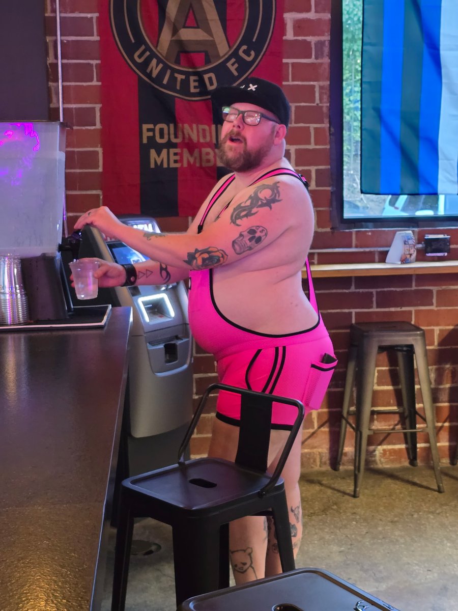 chuck_brackett's tweet photo. Thirsty at Woof's Atlanta last weekend. https://t.co/PATKyBBqVr