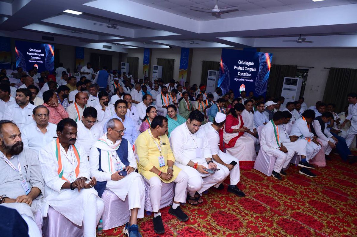 Sachin Pilot (@sachinpilot) on Twitter photo рдХрд╛рдВрдЧреНрд░реЗрд╕ рдЕрдзреНрдпрдХреНрд╖ @Kharge рдЬреА рдПрд╡рдВ рд╕рдВрдЧрдарди рдорд╣рд╛рд╕рдЪрд┐рд╡ <a href="/kcvenugopalmp/">K C Venugopal</a> рдЬреА рдиреЗ рдЫрддреНрддреАрд╕рдЧрдврд╝ рдкреНрд░рджреЗрд╢ рдХрд╛рдВрдЧреНрд░реЗрд╕ рдХрдореЗрдЯреА рдХреА рд╡рд┐рд╕реНрддрд╛рд░рд┐рдд рдХрд╛рд░реНрдпрдХрд╛рд░рд┐рдгреА рдХреА рдмреИрдардХ рдореЗрдВ рдкрджрд╛рдзрд┐рдХрд╛рд░рд┐рдпреЛрдВ рд╕реЗ рдЪрд░реНрдЪрд╛ рдХреАред
рд╕рднреА рдиреЗ рднрд╛рдЬрдкрд╛ рд╕рд░рдХрд╛рд░ рдХреА рд╡рд┐рдлрд▓рддрд╛рдУрдВ рдХреЛ рдЬрди-рдЬрди рддрдХ рдкрд╣реБрдБрдЪрд╛рдиреЗ рдХрд╛ рд╕рдВрдХрд▓реНрдк рд▓рд┐рдпрд╛ред рдкрд╛рд░реНрдЯреА рдХреЛ рдкреНрд░рджреЗрд╢ рд╕реЗ рд▓реЗрдХрд░ рдмреВрде рд╕реНрддрд░ рддрдХ рдордЬрдмреВрдд рдХрд░рдиреЗ рдХрд╛рдВрдЧреНрд░реЗрд╕ рдЕрдзреНрдпрдХреНрд╖ @Kharge рдЬреА рдПрд╡рдВ рд╕рдВрдЧрдарди рдорд╣рд╛рд╕рдЪрд┐рд╡ <a href="/kcvenugopalmp/">K C Venugopal</a> рдЬреА рдиреЗ рдЫрддреНрддреАрд╕рдЧрдврд╝ рдкреНрд░рджреЗрд╢ рдХрд╛рдВрдЧреНрд░реЗрд╕ рдХрдореЗрдЯреА рдХреА рд╡рд┐рд╕реНрддрд╛рд░рд┐рдд рдХрд╛рд░реНрдпрдХрд╛рд░рд┐рдгреА рдХреА рдмреИрдардХ рдореЗрдВ рдкрджрд╛рдзрд┐рдХрд╛рд░рд┐рдпреЛрдВ рд╕реЗ рдЪрд░реНрдЪрд╛ рдХреАред
рд╕рднреА рдиреЗ рднрд╛рдЬрдкрд╛ рд╕рд░рдХрд╛рд░ рдХреА рд╡рд┐рдлрд▓рддрд╛рдУрдВ рдХреЛ рдЬрди-рдЬрди рддрдХ рдкрд╣реБрдБрдЪрд╛рдиреЗ рдХрд╛ рд╕рдВрдХрд▓реНрдк рд▓рд┐рдпрд╛ред рдкрд╛рд░реНрдЯреА рдХреЛ рдкреНрд░рджреЗрд╢ рд╕реЗ рд▓реЗрдХрд░ рдмреВрде рд╕реНрддрд░ рддрдХ рдордЬрдмреВрдд рдХрд░рдиреЗ