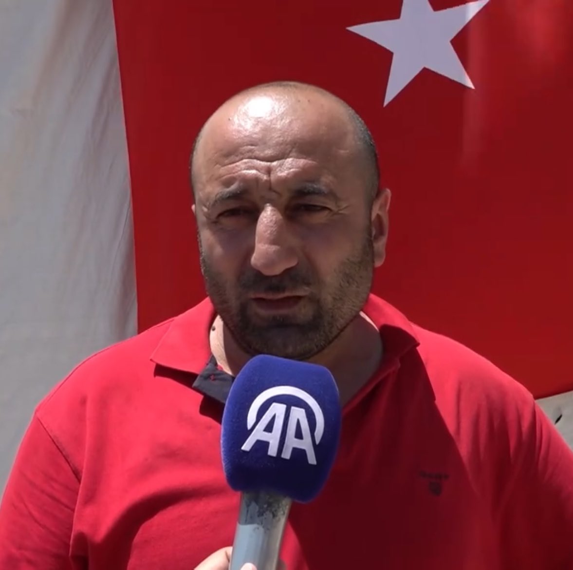 ⚪️ Şehit Mahsun Yeşildemir'in abisi:

“Yaşasın Cumhuriyet, yaşasın devletimiz. Hepimiz onun yolunda birer askeriz. O gitmişse biz varız. Başımız devletimiz ve milletimizin yolundadır.” 

“Amirlerimize söyledim. Bizi de yazdırın. Benle babam isimlerimizi yazdıracağız. Kuzey Irak’a